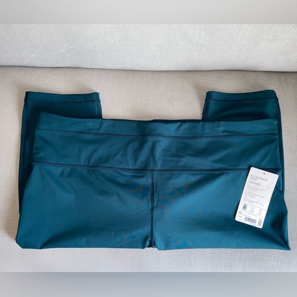 Athleta Pants - NWT🔥Athleta Crop 3X! Super Soft And Comfy!